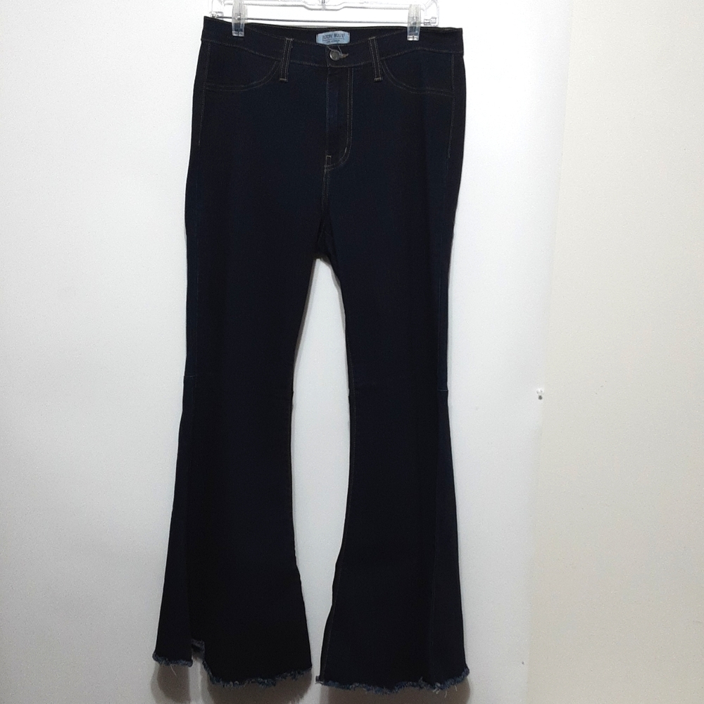 Judy Blue High Rise 13/31 Dark Wash Flare Leg Stretchy Denim Jean